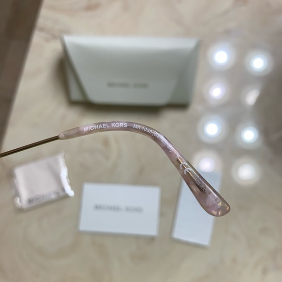 Michael Kors Savannah Sunglasses - Picture 14 of 16